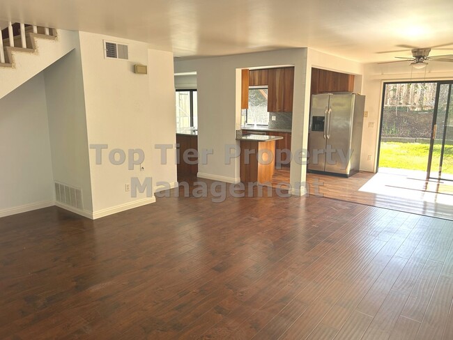 Foto del edificio - **Beautiful 4 bed / 2.5 bath / 2,818 sqf H...