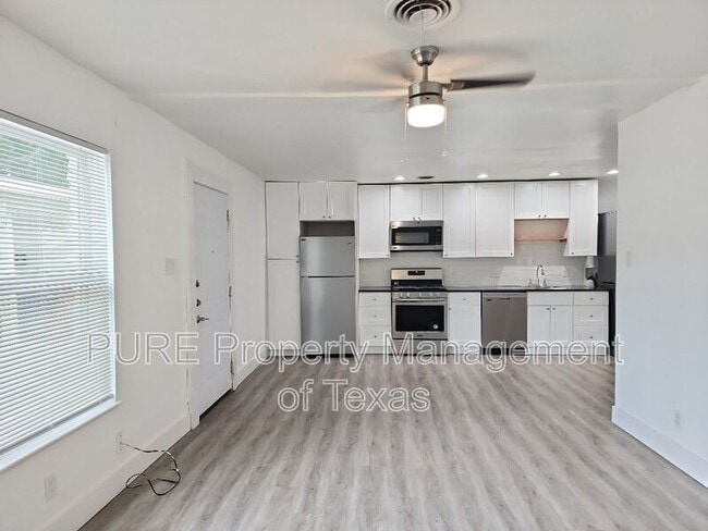 Foto del edificio - 1503 Braes Ridge Dr