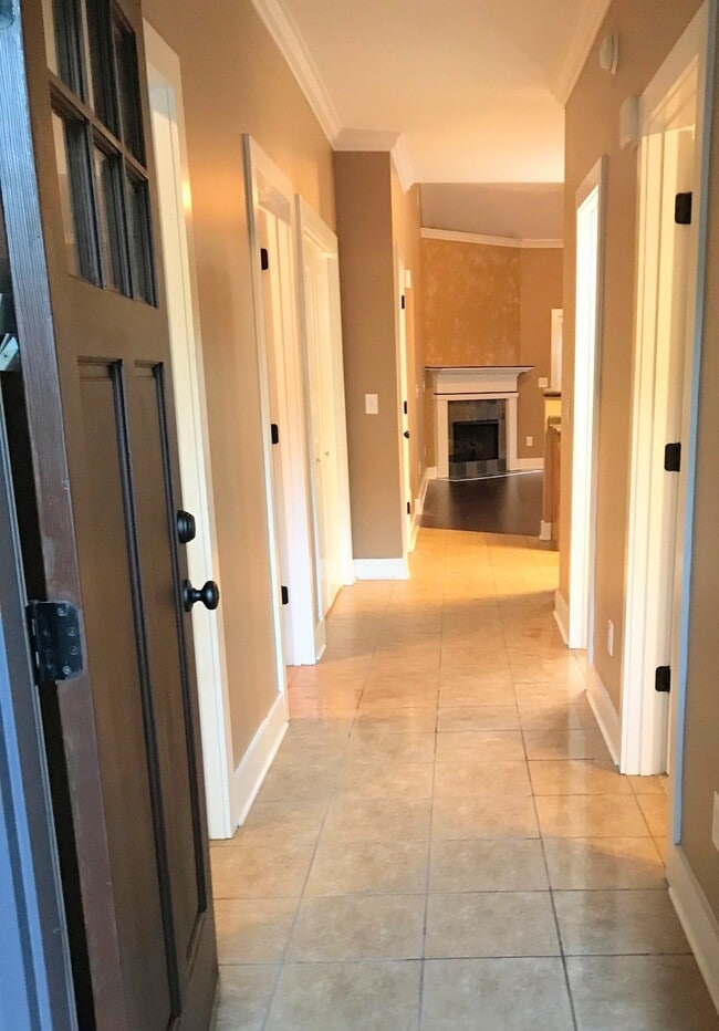 Entry - 150 Singapore Cir