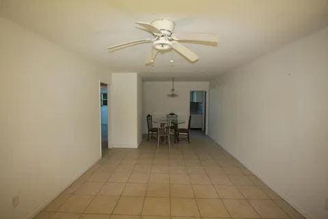 Foto del edificio - 1050 E Sample Rd