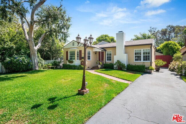 Foto del edificio - 4724 Denny Ave