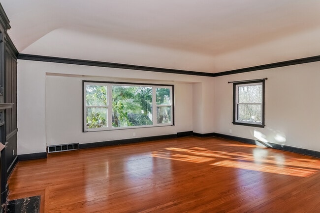 Foto del edificio - 2343 Ridgewood Rd