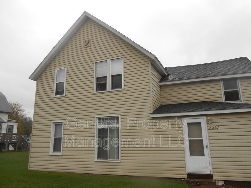 Primary Photo - 2 bed 1 bath apartment available June 1st!
