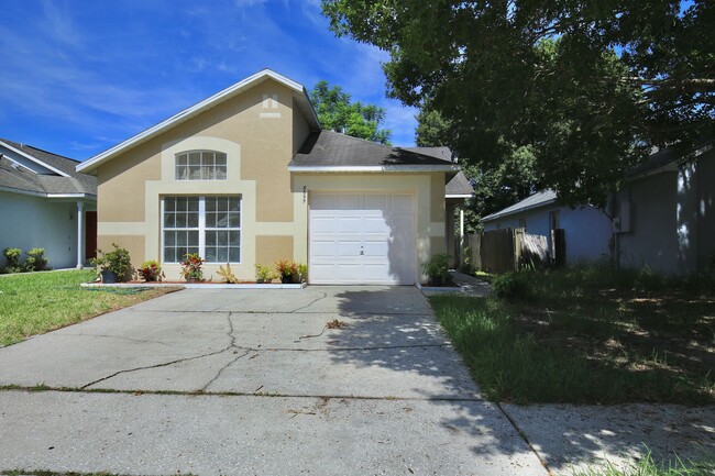 Building Photo - Beautiful 3/2 Home Recently Remodeled with...