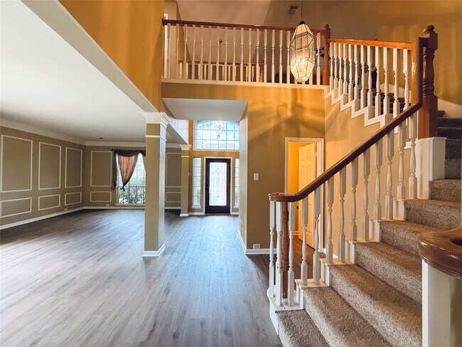 Foto del edificio - 16523 Town Lake Ct