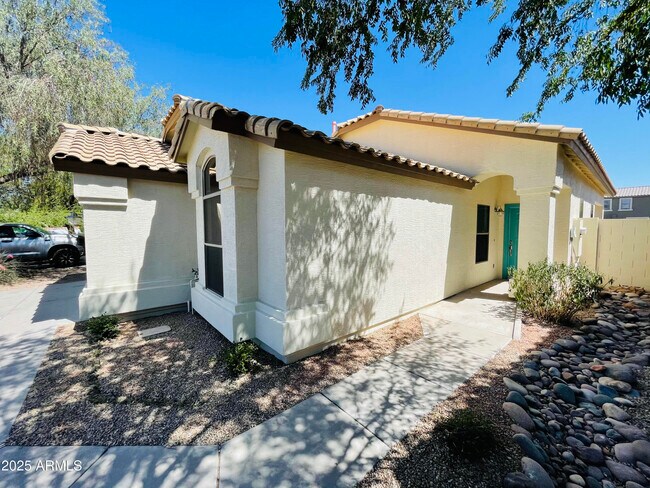 Foto del edificio - 841 E Lovegrass Dr