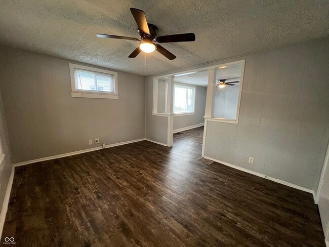 Building Photo - 302 S Randolph St