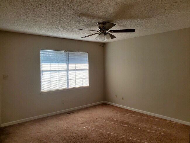 Foto del edificio - 4465 Ellis Cir NW