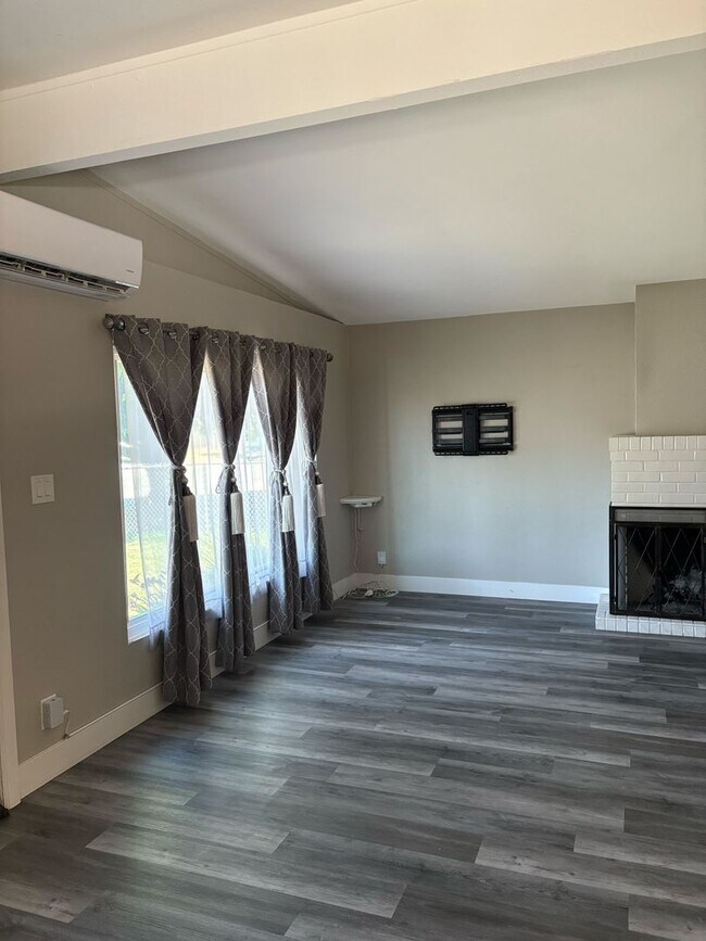 Foto del edificio - Comfortable 3-Bed Home in Prime Sacramento...