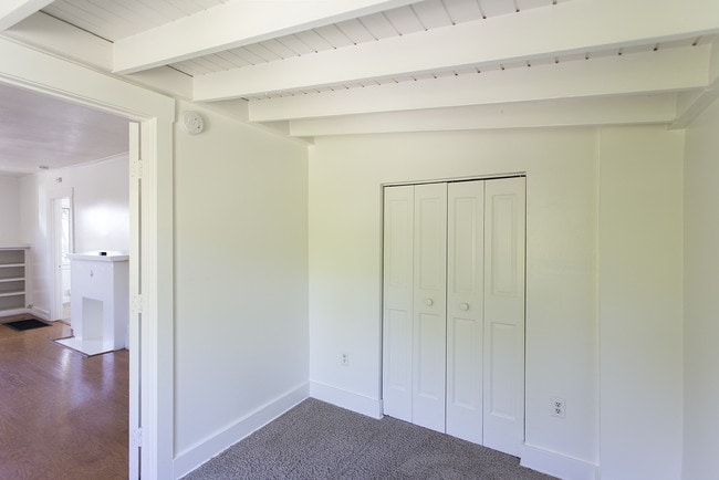 Building Photo - Beautiful Vintage Cottage in La Jolla w/ D...