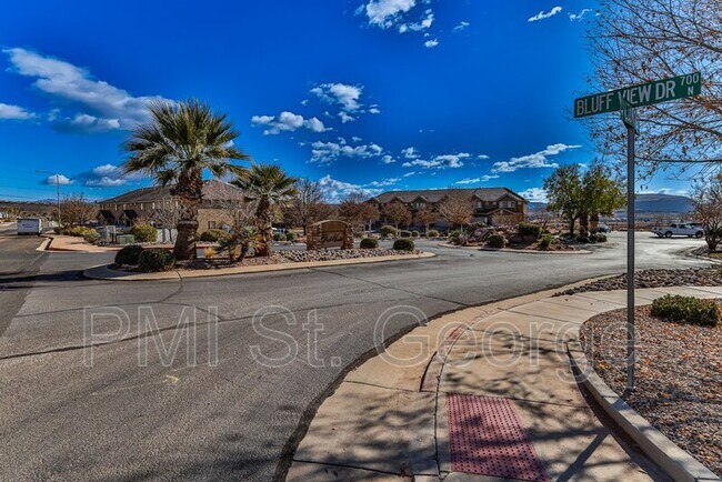 Building Photo - 1000 Bluff View Drive