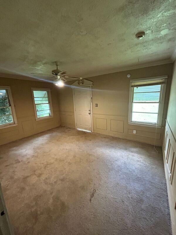 Foto del edificio - 1317 Meadow Ln