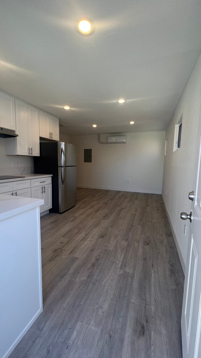 Building Photo - 731 S 45th St