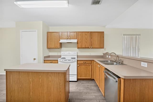 Building Photo - 1605 Crestwood Dr