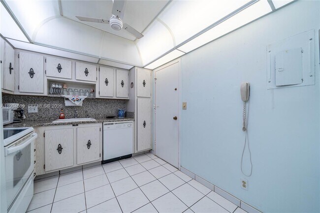 Foto del edificio - 3800 S Ocean Dr