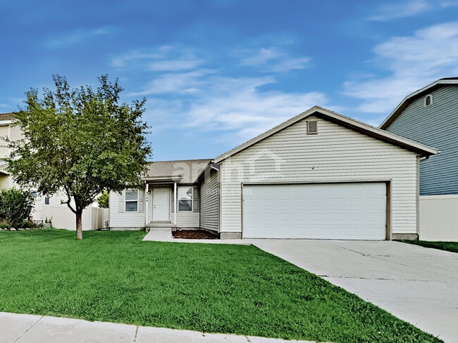 Building Photo - 4384 Maple Dr