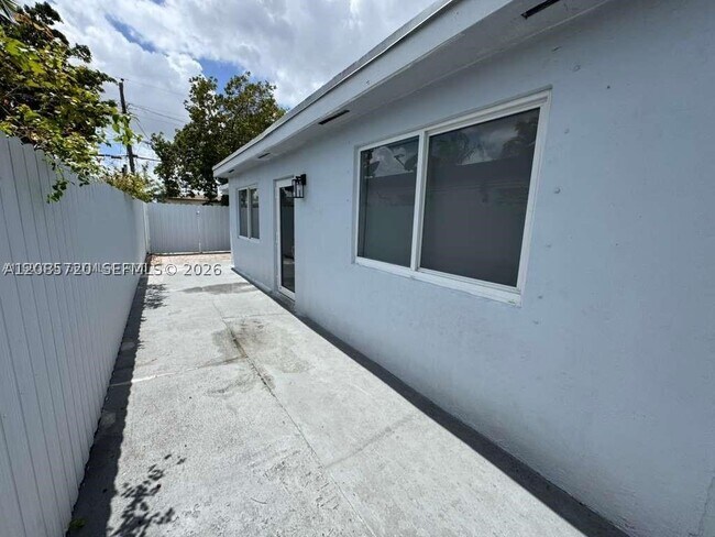 Foto del edificio - 230 E 56th St
