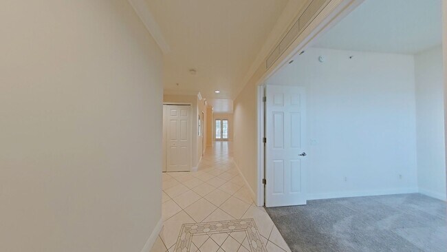 Building Photo - Luxury 3/2 Reunion Condo