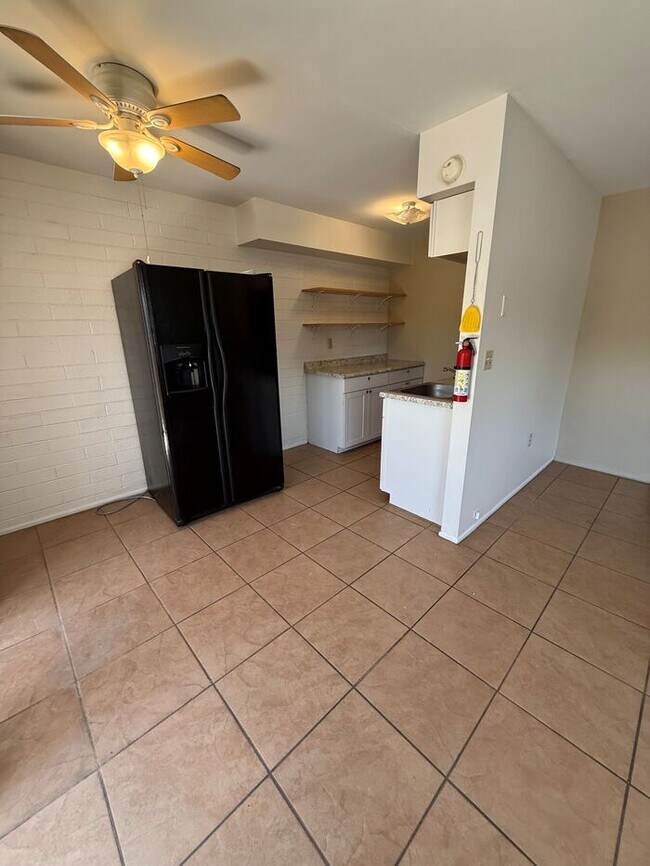 Building Photo - Town Home For Rent