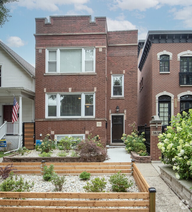 Building Photo - 3834 N Hermitage Ave