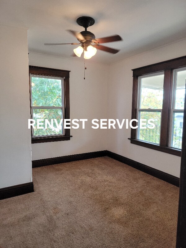 Building Photo - 27 E Hillcrest Ave