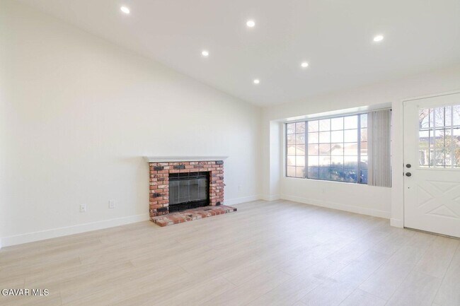 Foto del edificio - 514 E Ave J 9