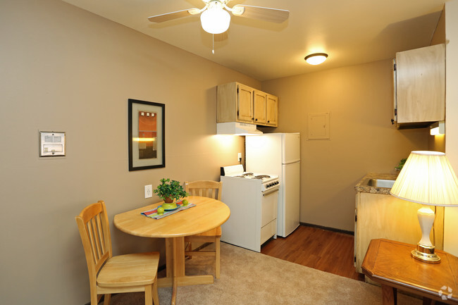 Allen House Apartments | MARCH MADNESS SPE...