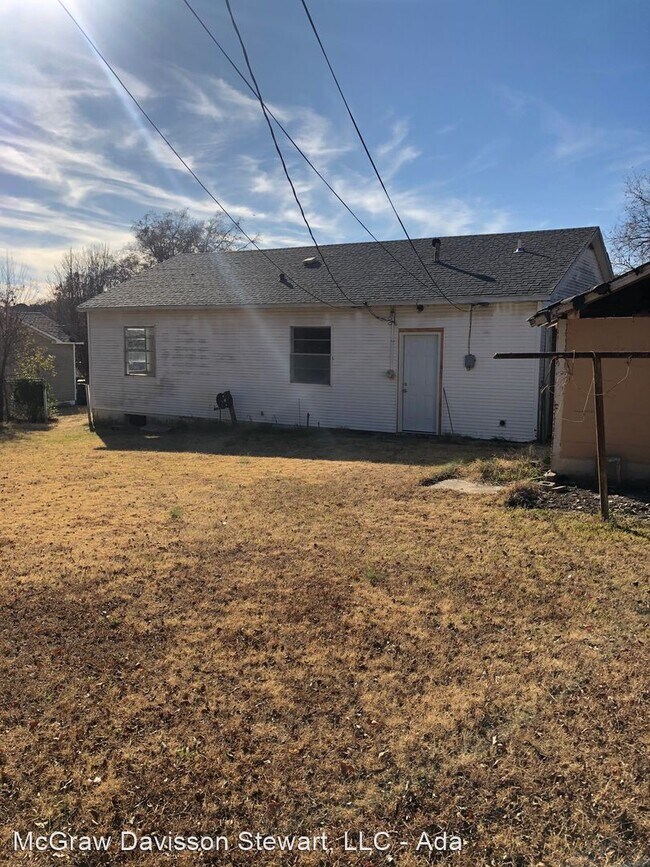 Building Photo - 3 br, 1.5 bath House - 1012 Hillside Dr