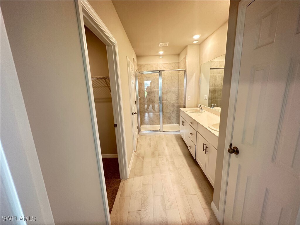 Foto del edificio - 801 Serenity Ln