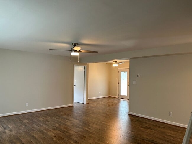 Building Photo - Regency Area - 2023 Renovated Home on larg...