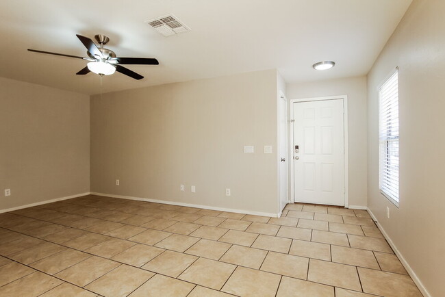 Building Photo - 12622 W Bloomfield Rd