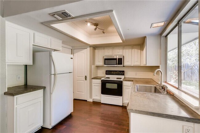 Foto del edificio - 7212 S Brook Dr