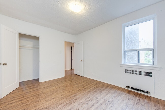 Photo du bâtiment - 1592 Bathurst Street