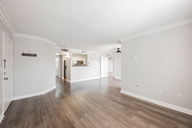 Building Photo - 2 bedroom/2 bath Condo Downstairs