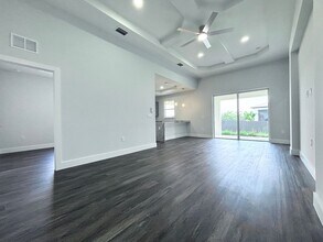 Building Photo - 4552-4554-4554 20th St SW