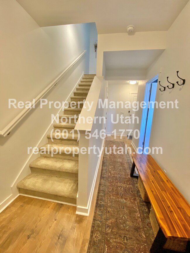 Foto del edificio - 3 Bed 3.5 Bath Layton Townhome Coming Soon!