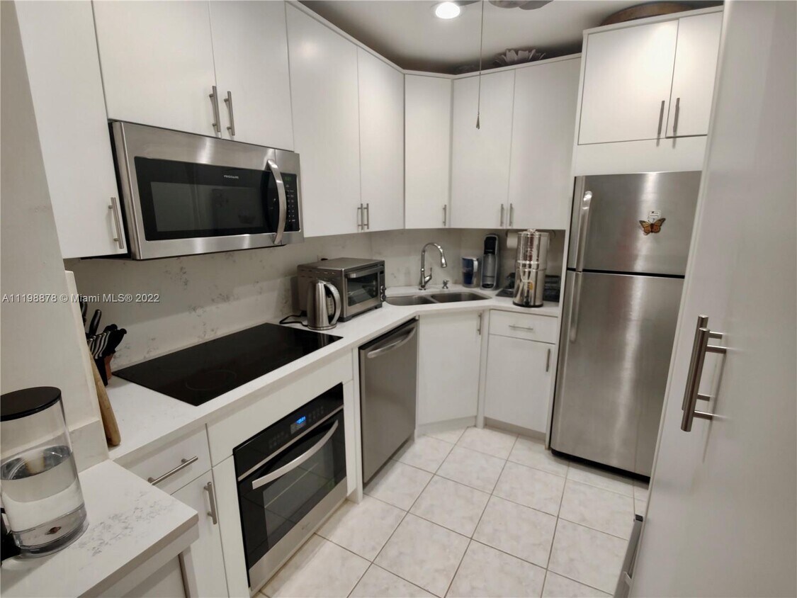 Primary Photo - 136 NE 19th Ct