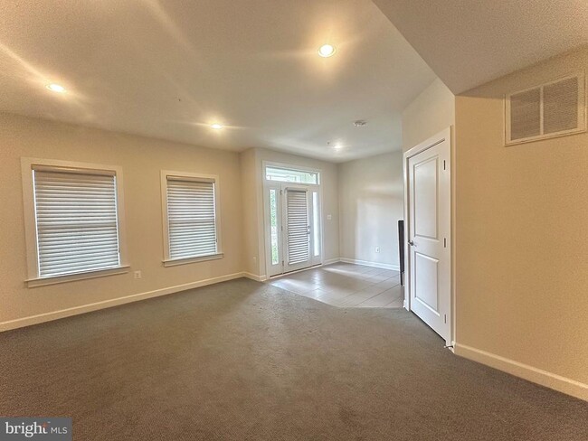 Foto del edificio - 20674 Duxbury Terrace