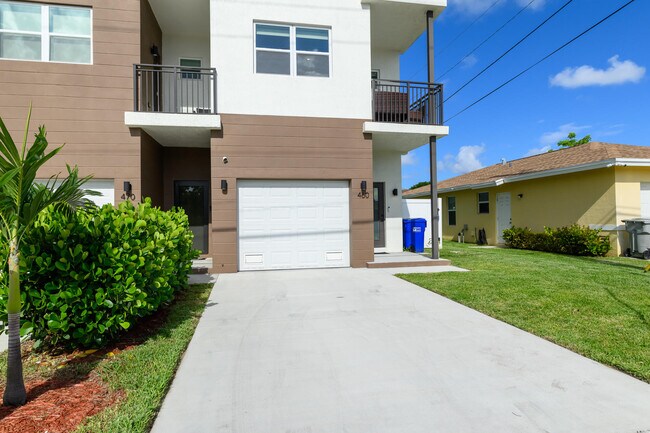 Foto del edificio - 460 NW 27th Ave
