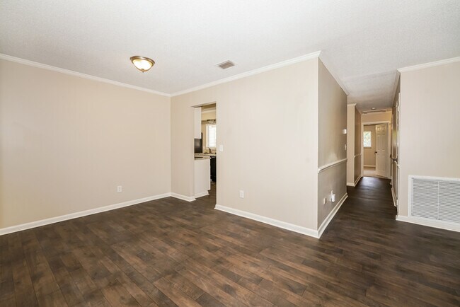 Foto del edificio - Spacious 3-Bedroom Home in DeLand, FL