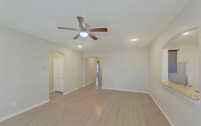 Foto del edificio - Timeless Comfort Meets Modern Living in This 4-Bedroom Home