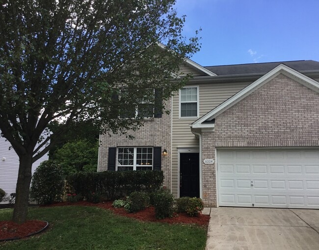 Foto del edificio - 6004 Glen Way Dr