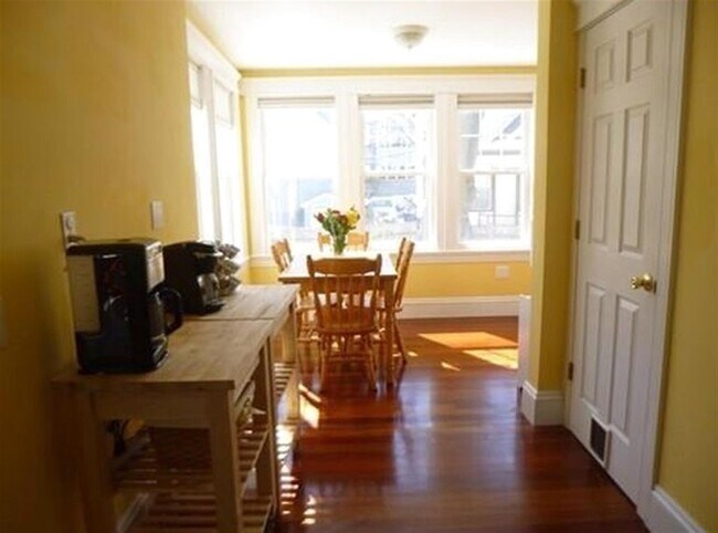 Building Photo - 18 Aberdeen Rd