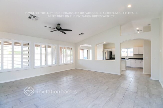 Foto del edificio - 11240 E Roselle Ave