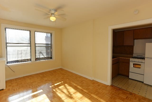 Building Photo - 653 W Belmont Ave