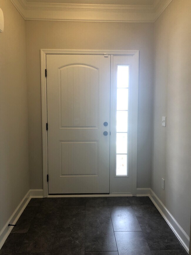 Building Photo - 879 Goodale Dr