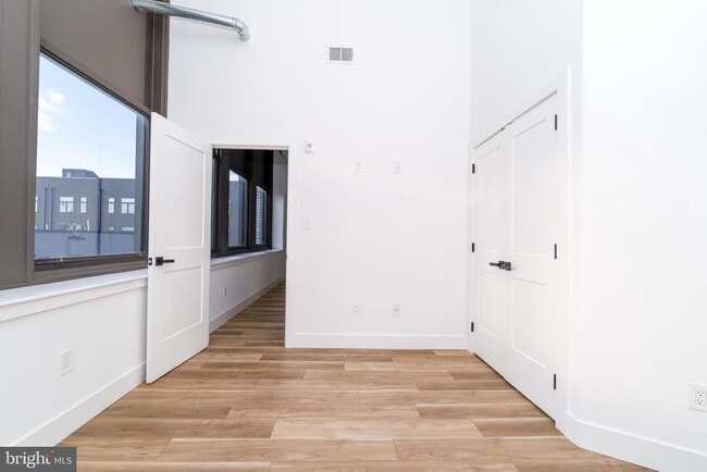 Foto del edificio - 2700 E Auburn St