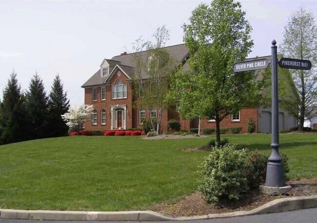 Building Photo - 1801 Silver Pine Cir