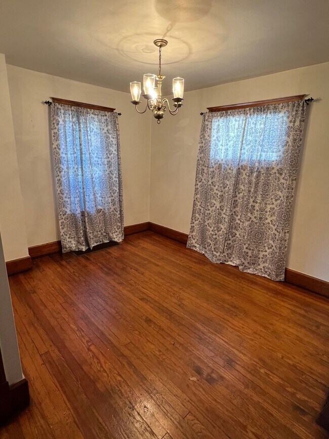 Building Photo - YO UPPER SOUTH 2 BED/2 BATH HOME
