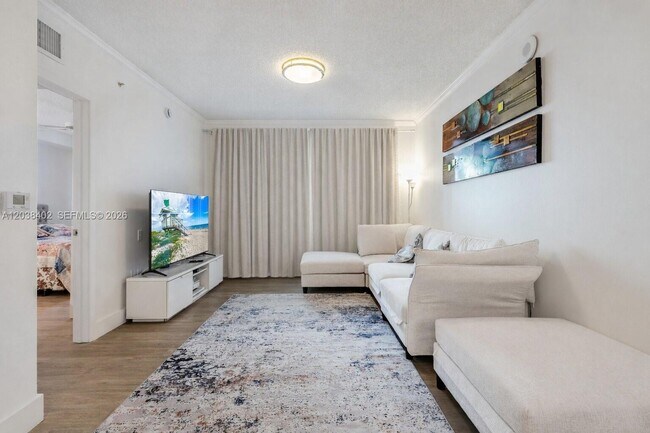 Foto del edificio - 17100 N Bay Rd